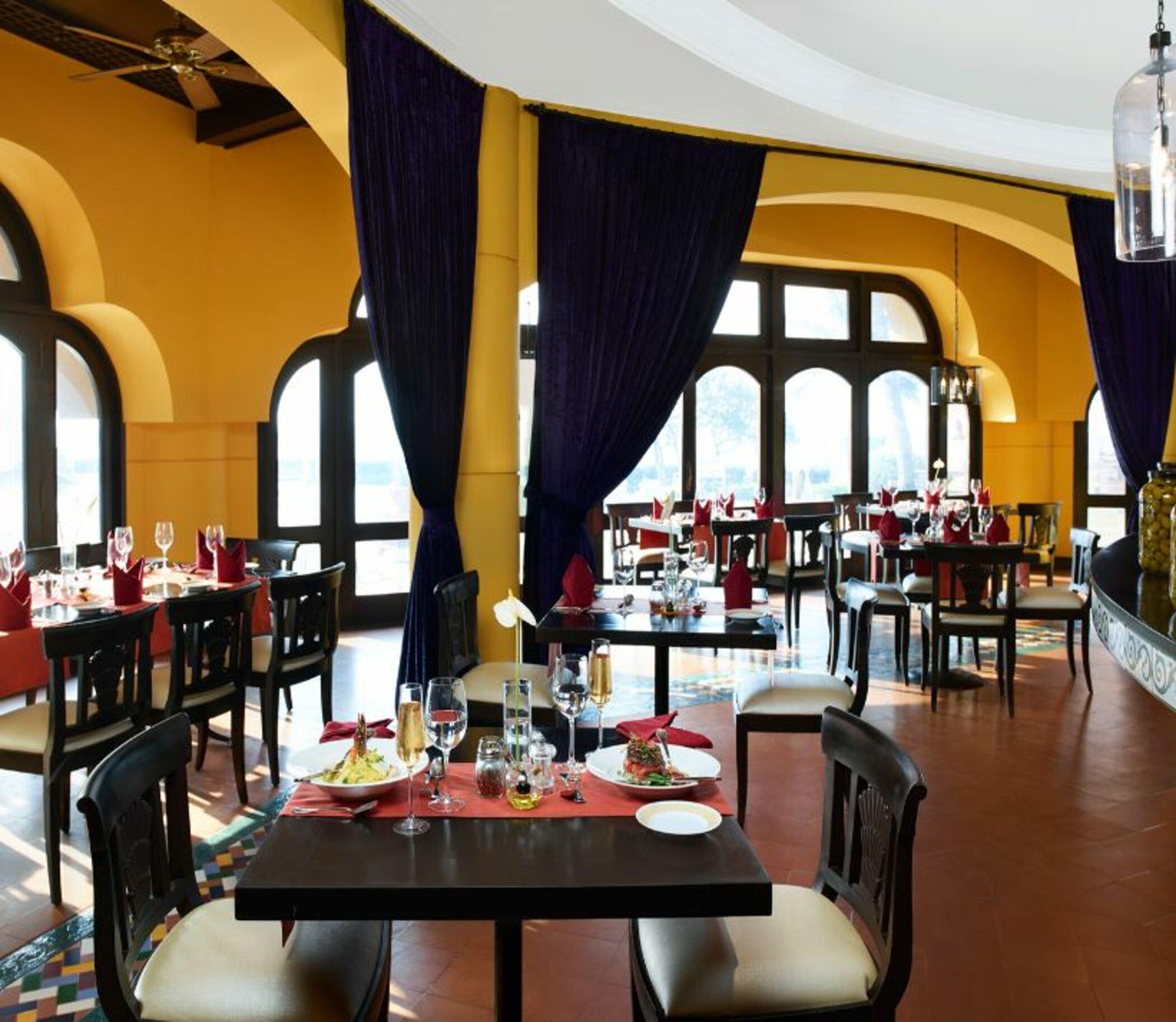 Taj Fort Aguada Resort & Spa, Goa Sinquerim Esterno foto The restaurant