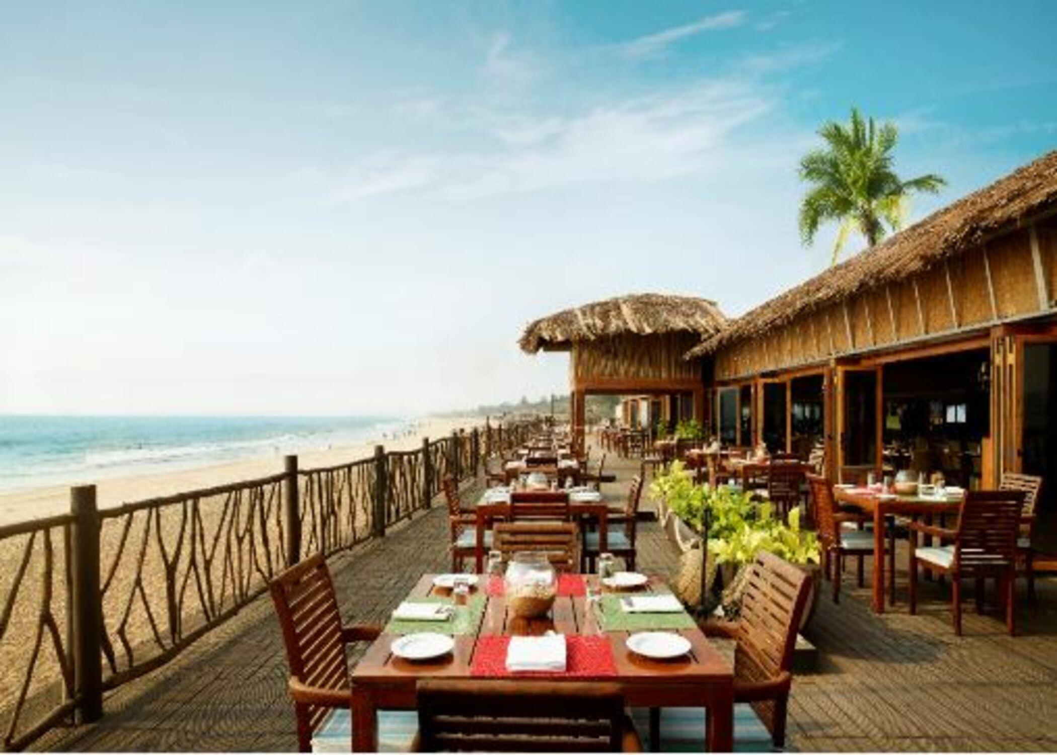 Taj Fort Aguada Resort & Spa, Goa Sinquerim Esterno foto The restaurant at the beach