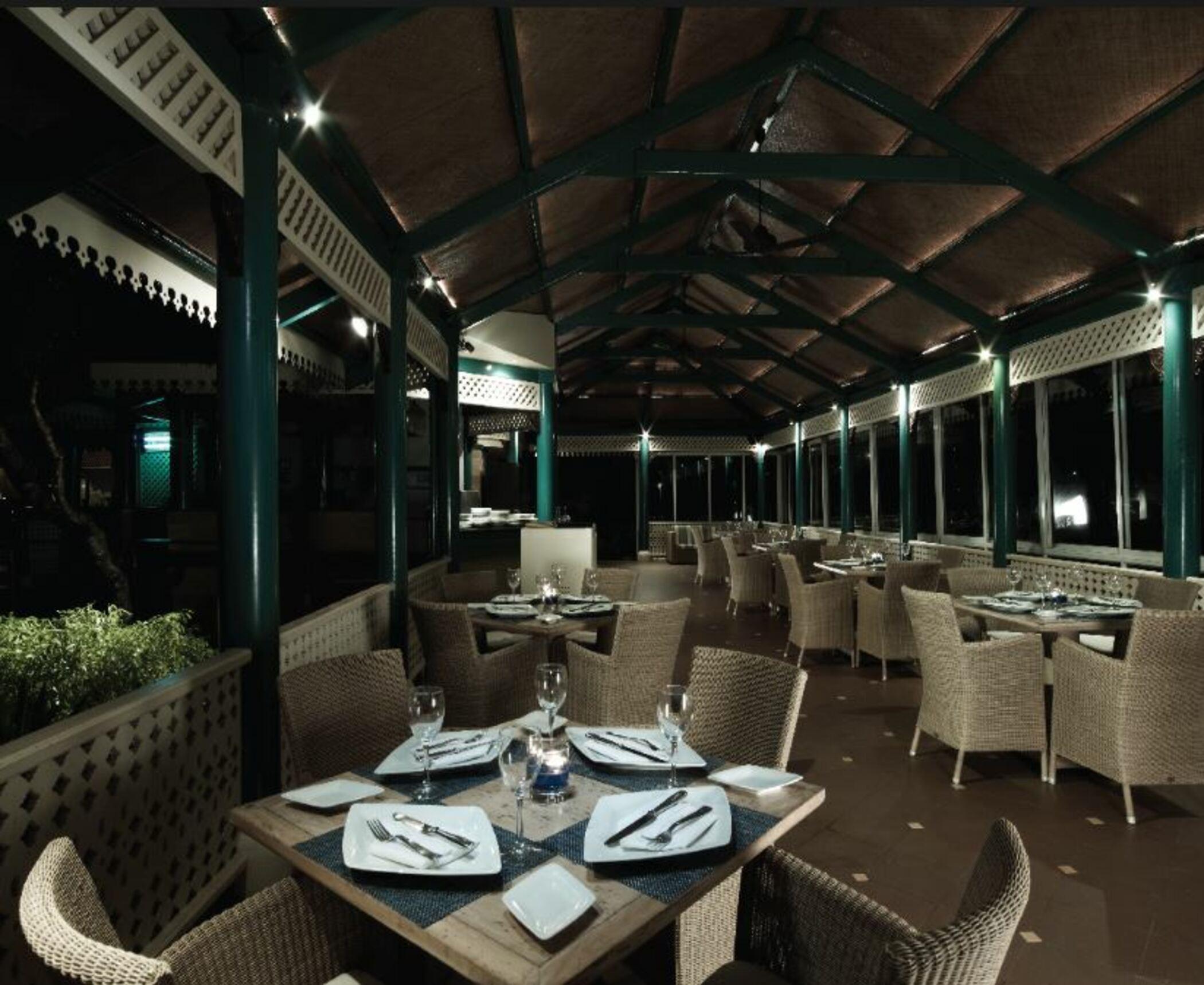 Taj Fort Aguada Resort & Spa, Goa Sinquerim Esterno foto The restaurant at the Taj Bengal