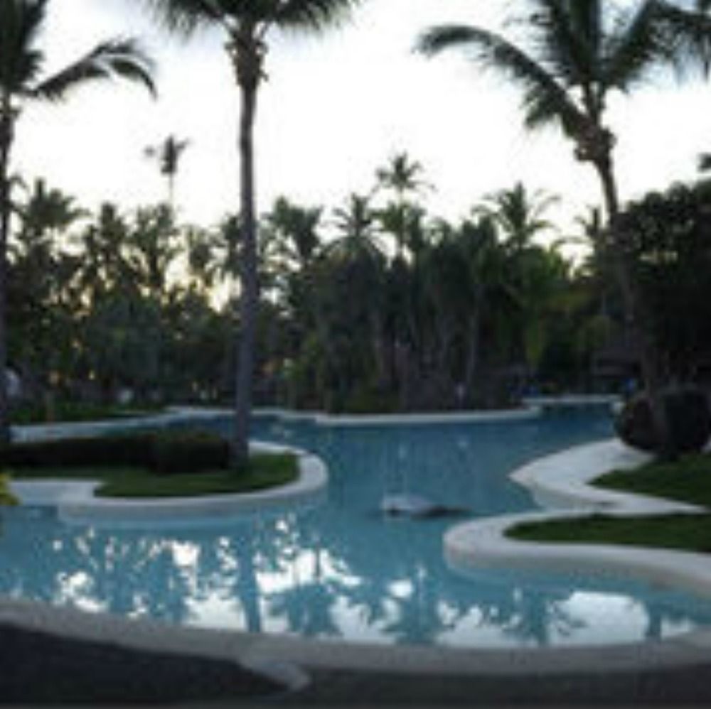Taj Fort Aguada Resort & Spa, Goa Sinquerim Esterno foto The pool at the Hard Rock Hotel