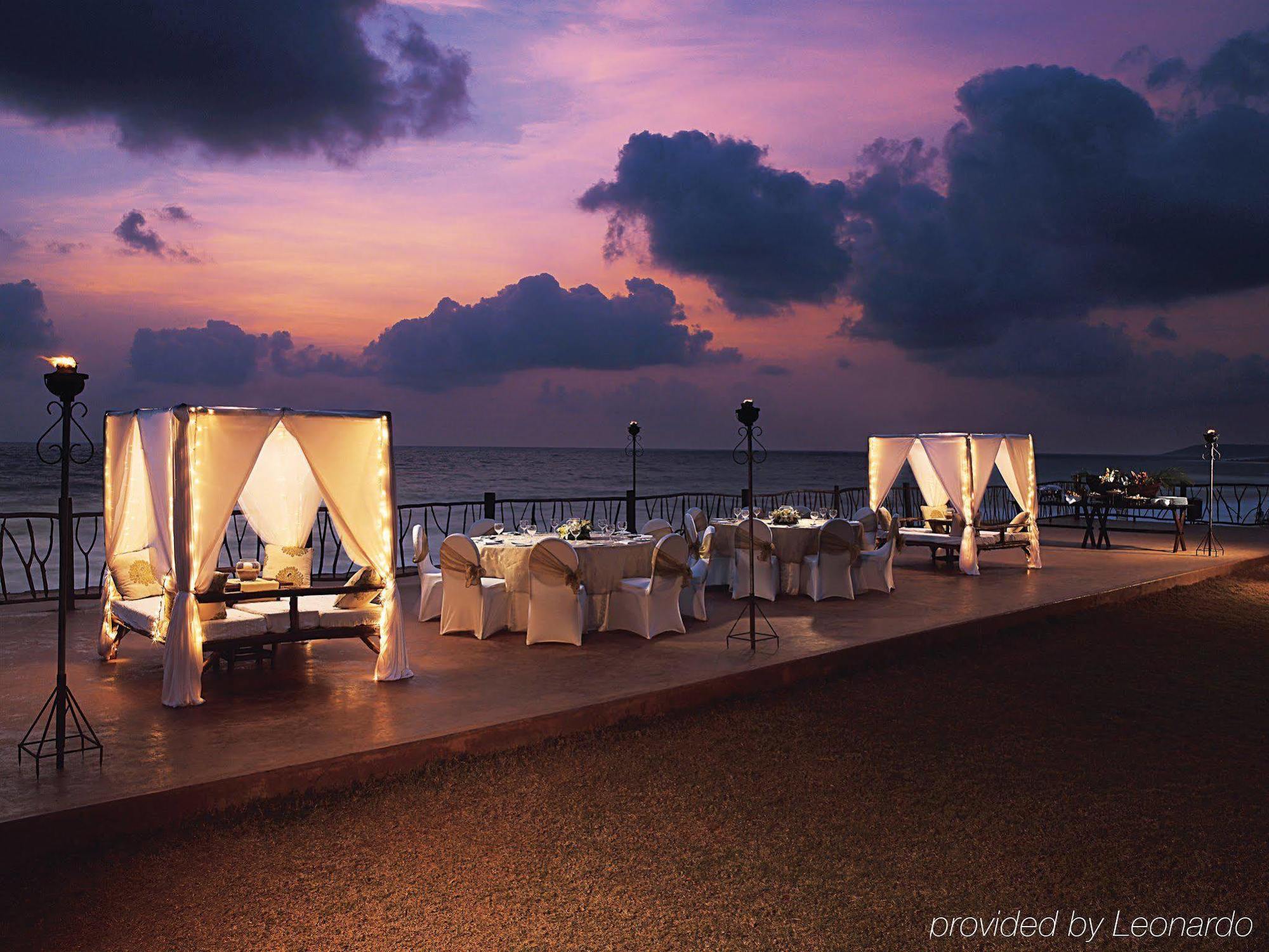 Taj Fort Aguada Resort & Spa, Goa Sinquerim Ristorante foto The Deck