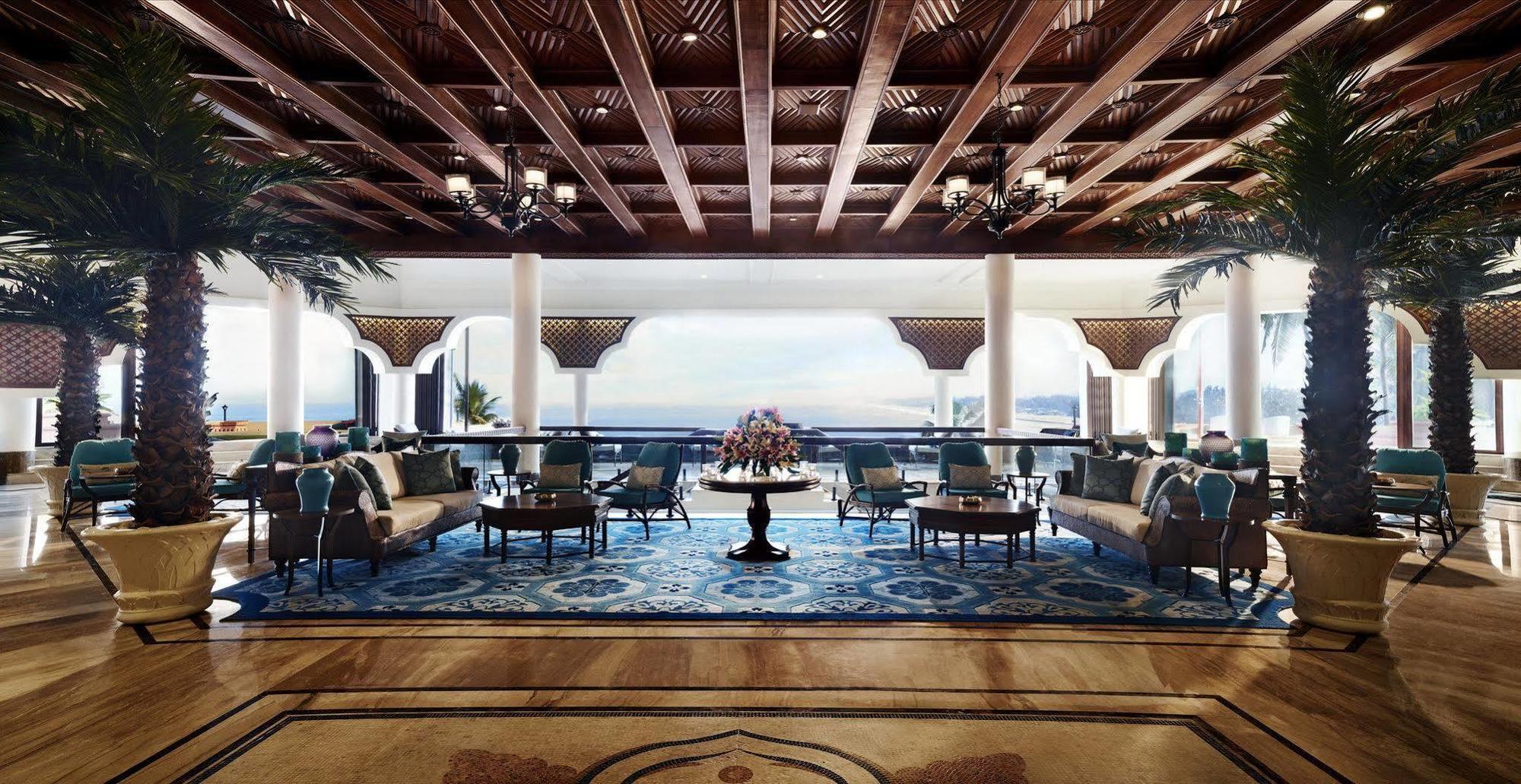 Taj Fort Aguada Resort & Spa, Goa Sinquerim Esterno foto The lobby of the hotel