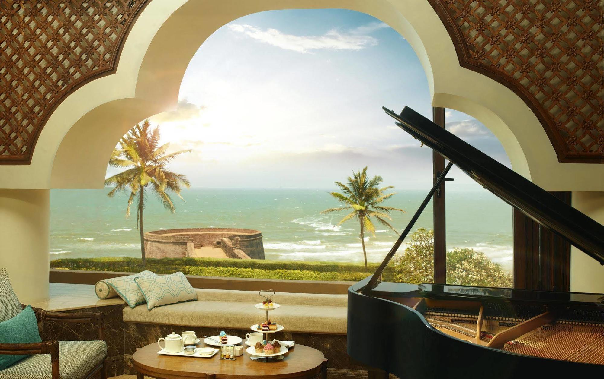 Taj Fort Aguada Resort & Spa, Goa Sinquerim Esterno foto The piano lounge at the hotel