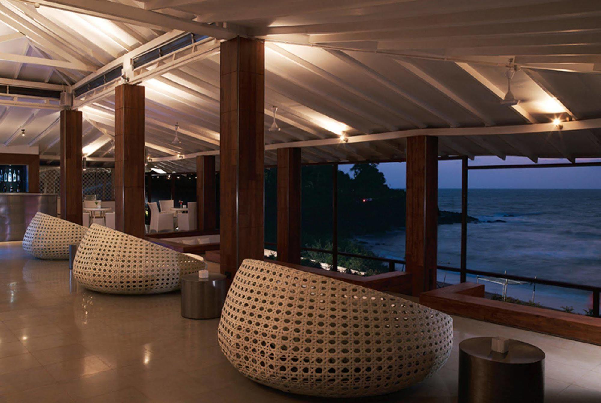 Taj Fort Aguada Resort & Spa, Goa Sinquerim Interno foto The interior of the lounge