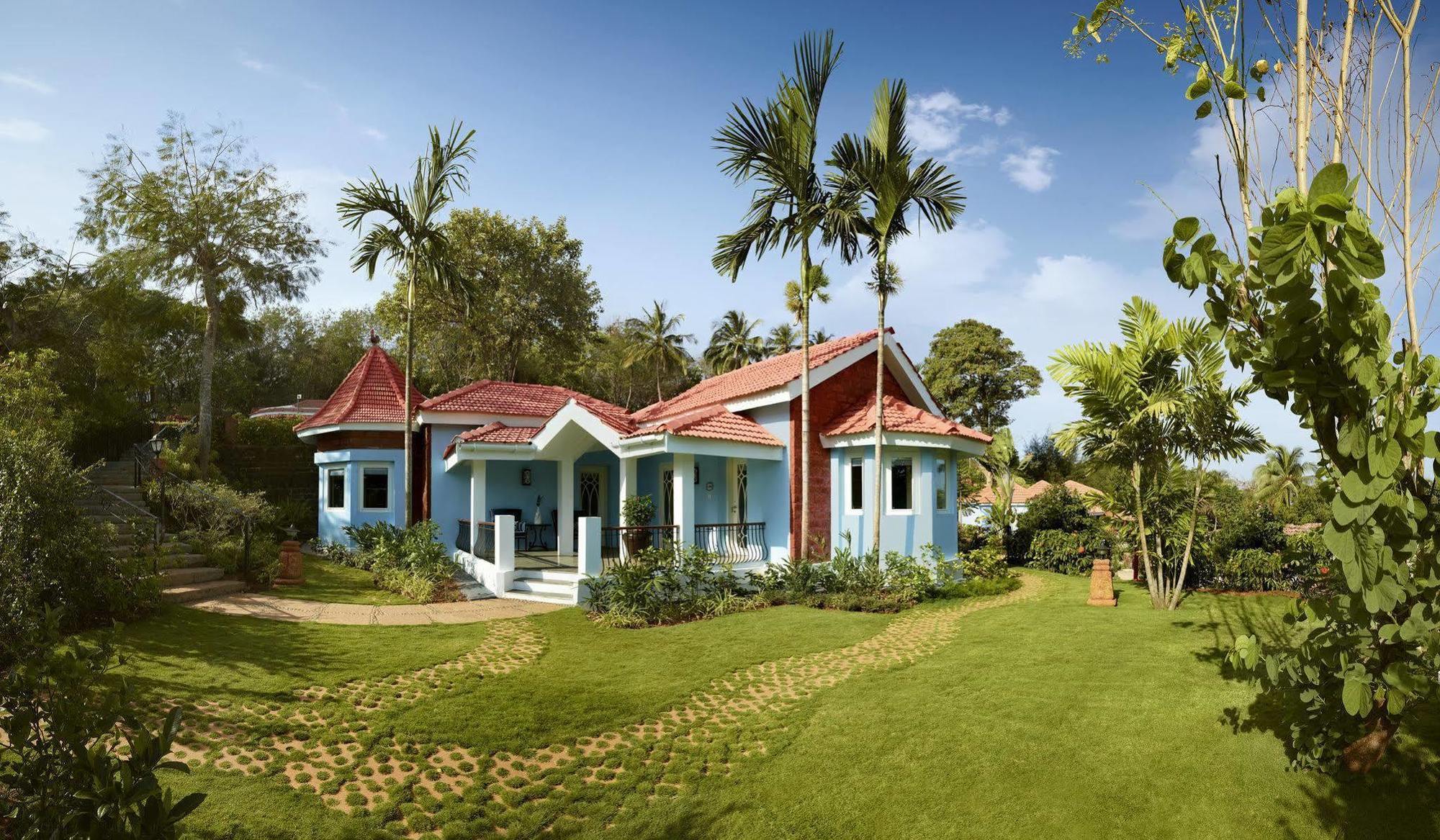 Taj Fort Aguada Resort & Spa, Goa Sinquerim Esterno foto A typical house in the village